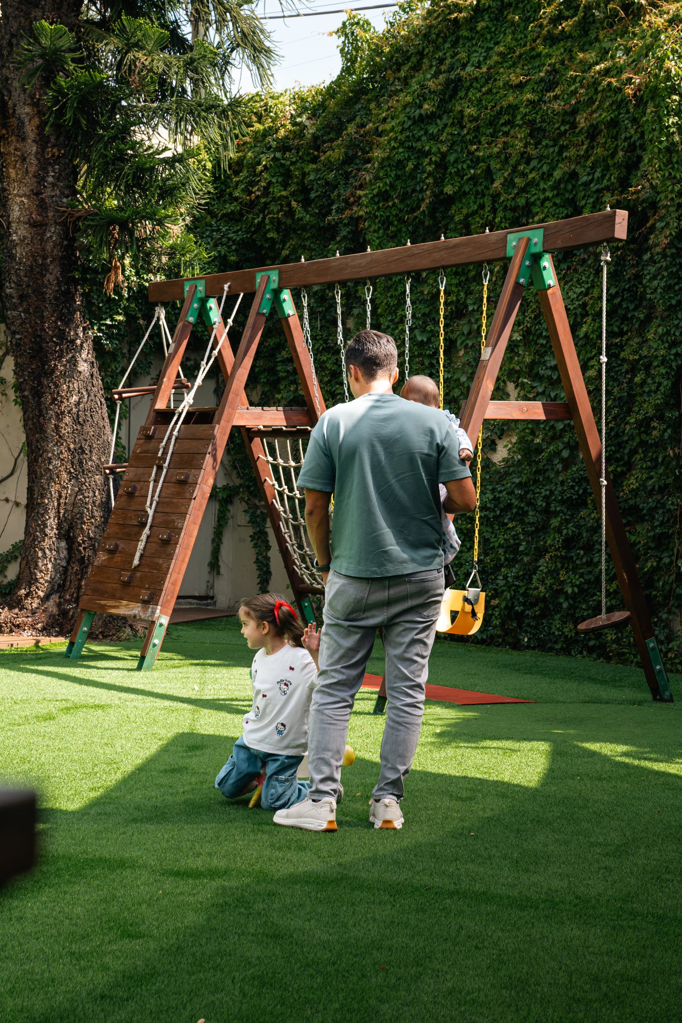 Familia en jardín Jartete